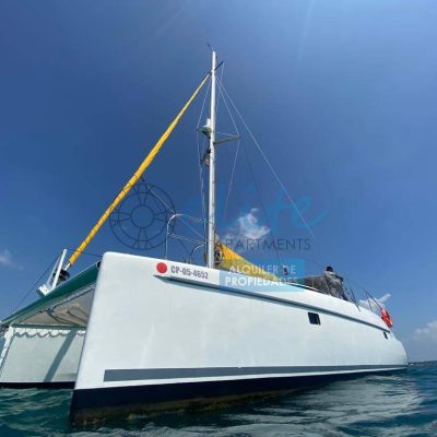 hermoso catamaran para vacionar cartagena
